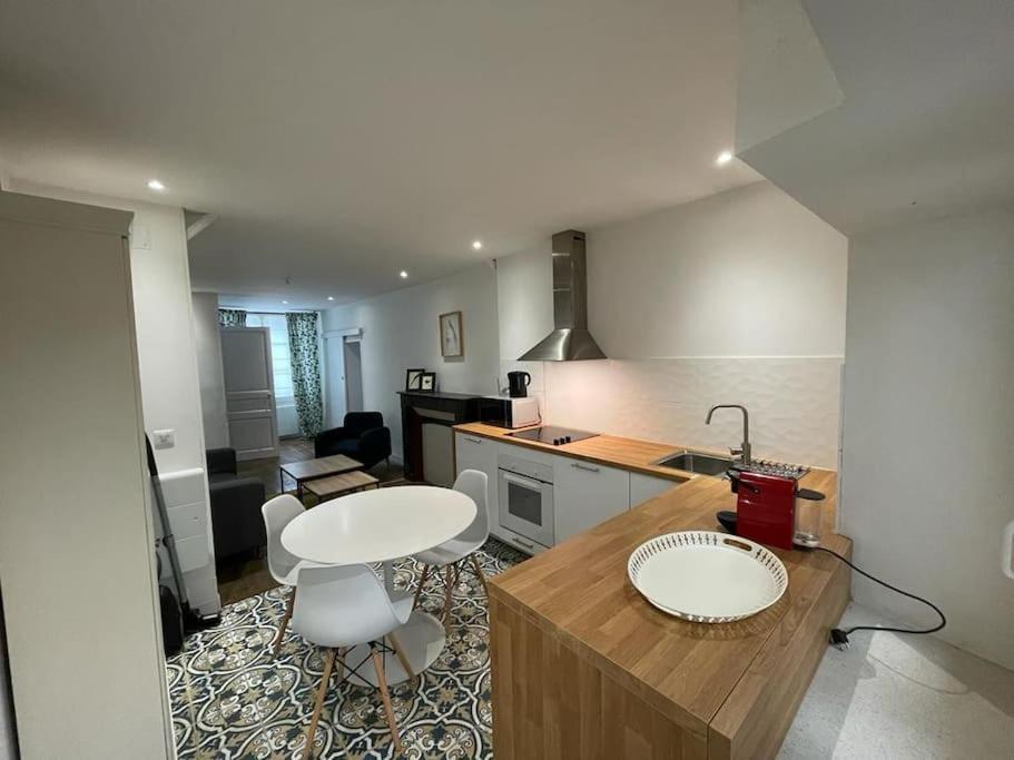 Appartement Cosy A Deux Pas De La Gare 라발 외부 사진